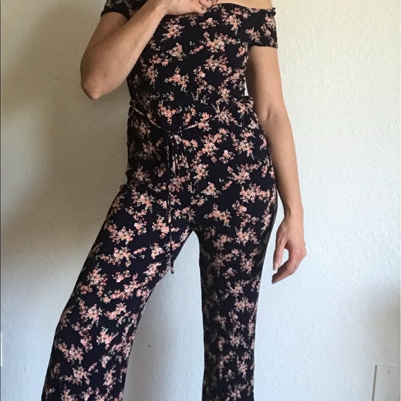 🌷 Blue Rain Floral Romper 🌷 - Picture 2 of 10